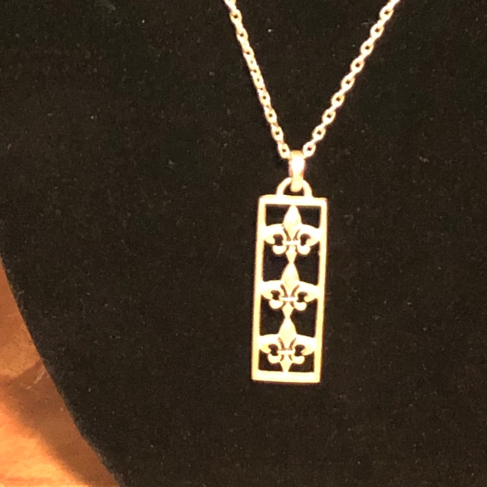 3 Bar Fleur de Lis Necklace on silver chain - Picture 10 of 13